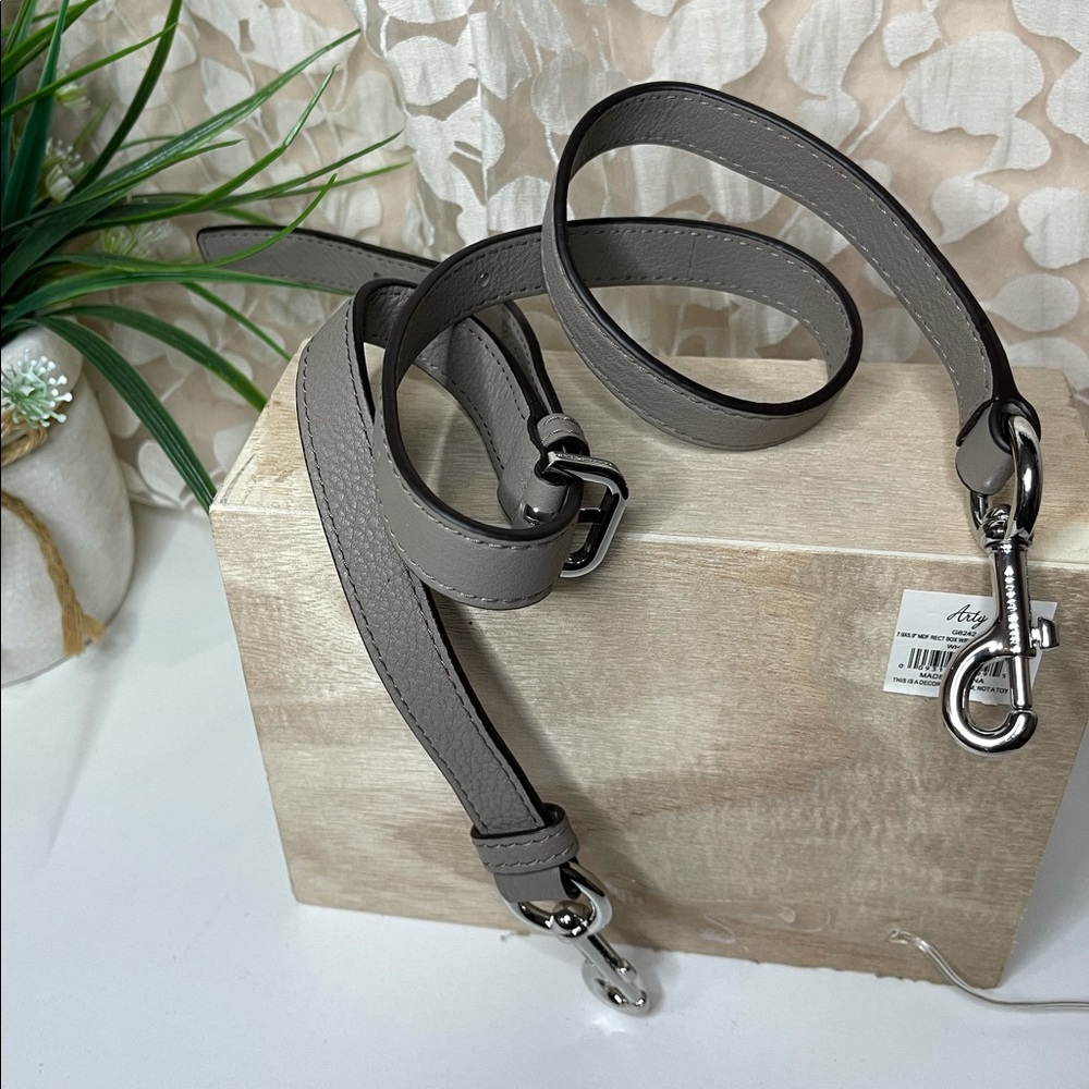 MARC Jacobs🍂🍁nude leather strap silver  hardware new